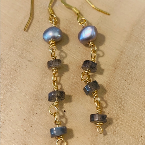 Handmade Pearl and Labradorite Dangle Earrings. 2 1/2” drop - Picture 4 of 7